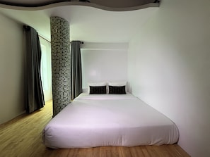 Deluxe Single Room | Free WiFi, bed sheets - Activate C3 Hostel (Phnom Penh)
