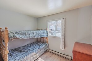 4 bedrooms, free WiFi, bed sheets
