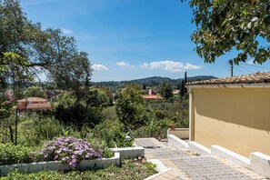 Property grounds - Cottage in the Nature by Konnect, Agios Markos (Corfu)