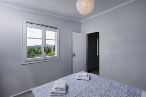 1 dormitori, un bressol de viatge, wifi gratuïta i roba de llit