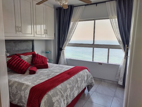 2BEDRM AWARD WINNING 4 SLEEPER SEAFACING APARTMENT 1703 ON HIGH TIDE AMANZIMTOTI