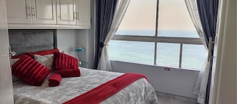 2BEDRM AWARD WINNING 4 SLEEPER SEAFACING APARTMENT 1703 ON HIGH TIDE AMANZIMTOTI