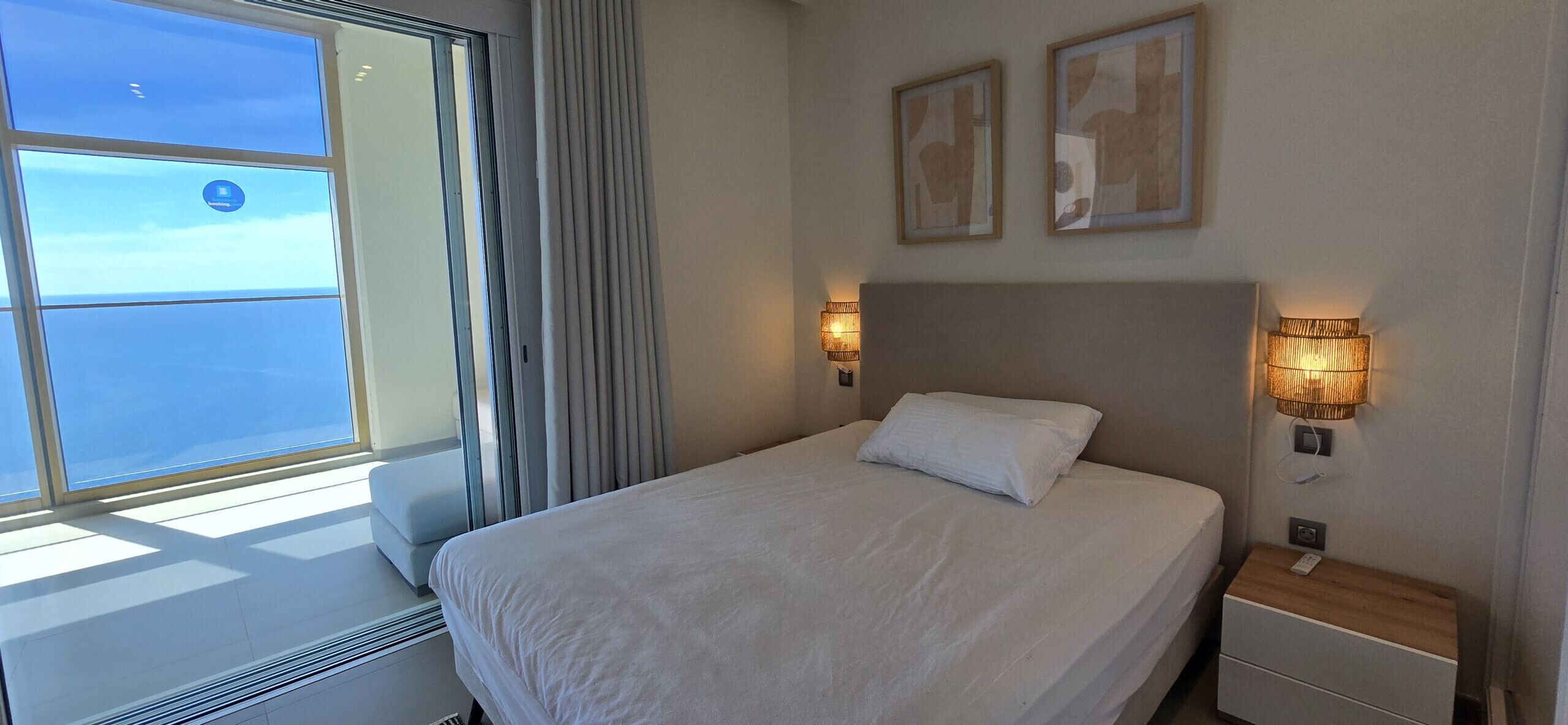 1 slaapkamer, een strijkplank/strijkijzer, beddengoed