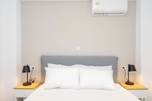 Tabla de planchar con plancha, wifi gratis y ropa de cama 