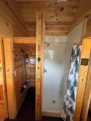 Dusche, Handtücher, Seife, Toilettenpapier