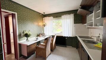 Réfrigérateur, four, plaque de cuisson, lave-vaisselle