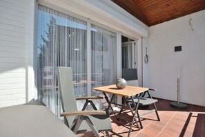 Outdoor dining - Ostseewelle Apartment 5 - Holiday home Dornkampstraße 1 (Timmendorfer Strand)