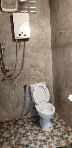 Deluxe Room, 2 Queen Beds, Hill View | Bathroom | Shower, free toiletries, towels, soap - Doymoktawanview (Chom Thong)