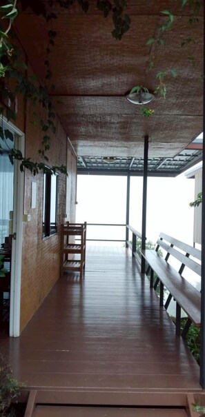 Deluxe Room, 2 Queen Beds, Hill View | Living area - Doymoktawanview (Chom Thong)