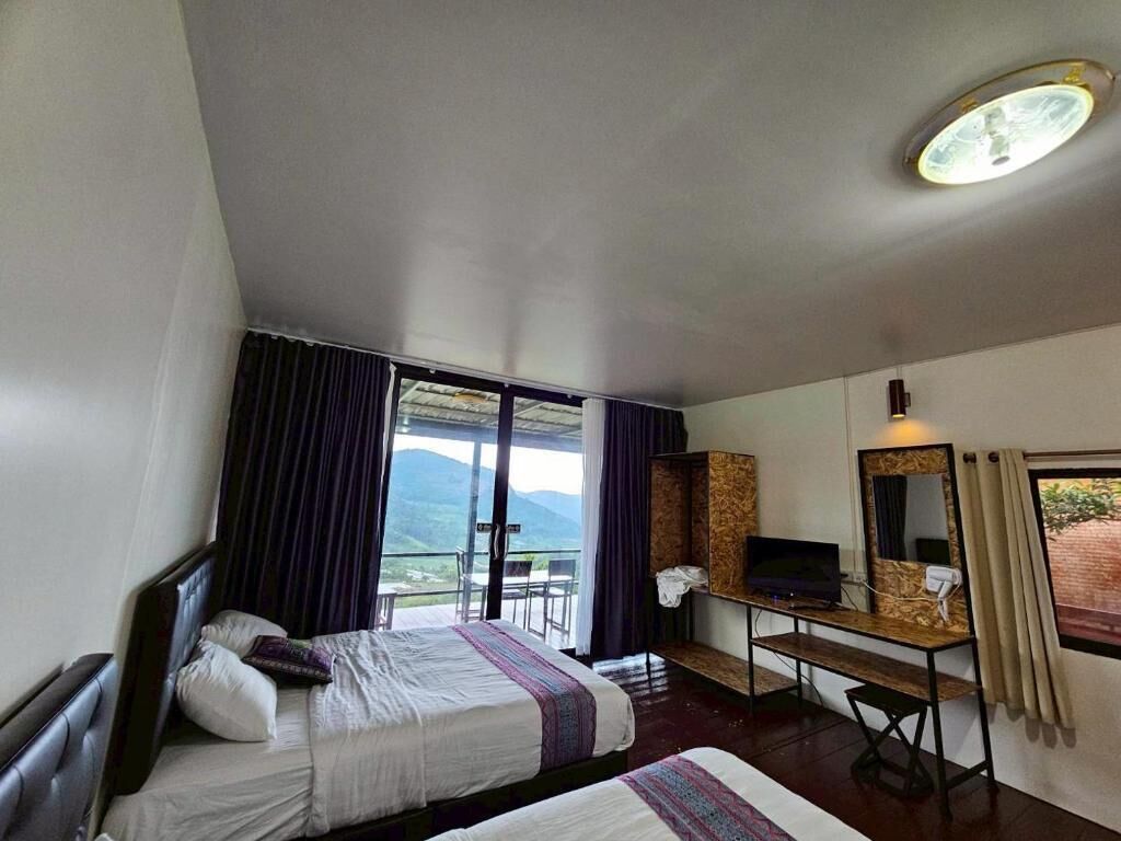 Deluxe Room, 2 Queen Beds, Hill View | Bed sheets