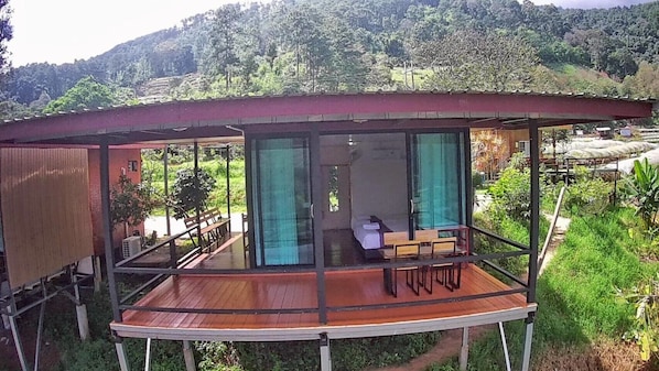 Deluxe Double Room, Hill View | Bed sheets