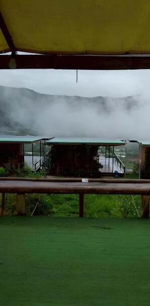 基本客房, 日式床墊, 山景 | 床單