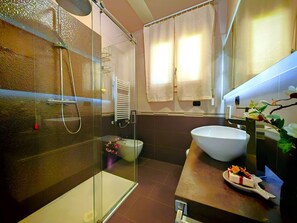 Shower, hair dryer, bathrobes, towels