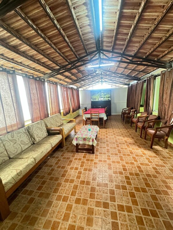 ห้องคลาสสิกดับเบิล | บริเวณนั่งเล่น | ทีวี