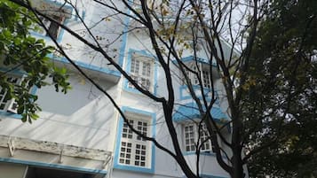 經典雙人房 | 公共廚房設施 | 電冰箱、微波爐、烤箱、爐台
