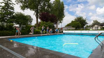 Chalet | Pool | Outdoor pool