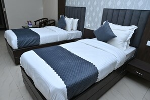 Verdunkelungsvorhänge, Bügeleisen/Bügelbrett, kostenloses WLAN