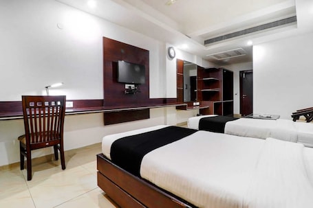 Deluxe Double Room, Courtyard View | Blackout drapes, iron/ironing board, free WiFi