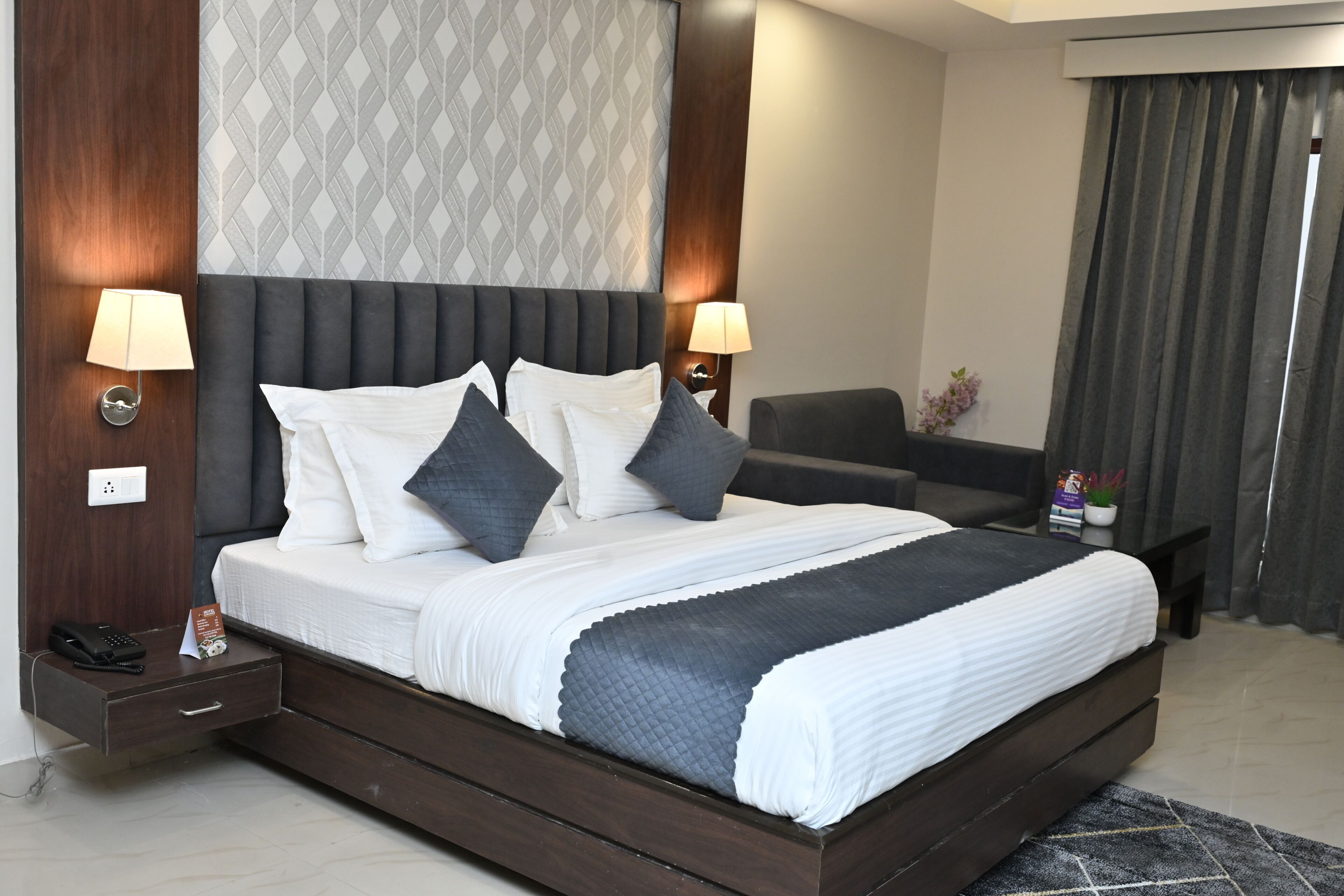 Klassieke eenpersoonskamer, uitzicht op de binnenplaats | Verduisterende gordijnen, een strijkplank/strijkijzer, gratis wifi