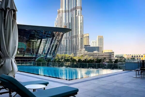 Outdoor pool - NYE Fireworks – Burj Khalifa & Fountain View (Dubai)