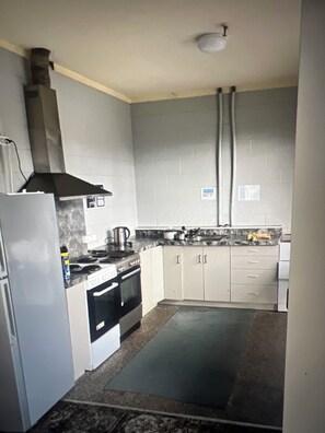 Microwave, oven, stovetop - R2Quiet country setting close to ski fields, Levels Raceway and Fonterra factory (Temuka)