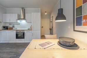 Kylskåp, mikrovågsugn, ugn och diskmaskin