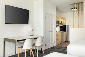 Full-size fridge, microwave, dishwasher, coffee/tea maker - TownePlace Suites by Marriott Humble Intercontinental Airport (Humble)