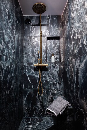 Jetted tub, hair dryer, towels, soap