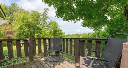 Idyllic 2-Bed Lakeside Cabin: Comfort for 4, Nature Access!