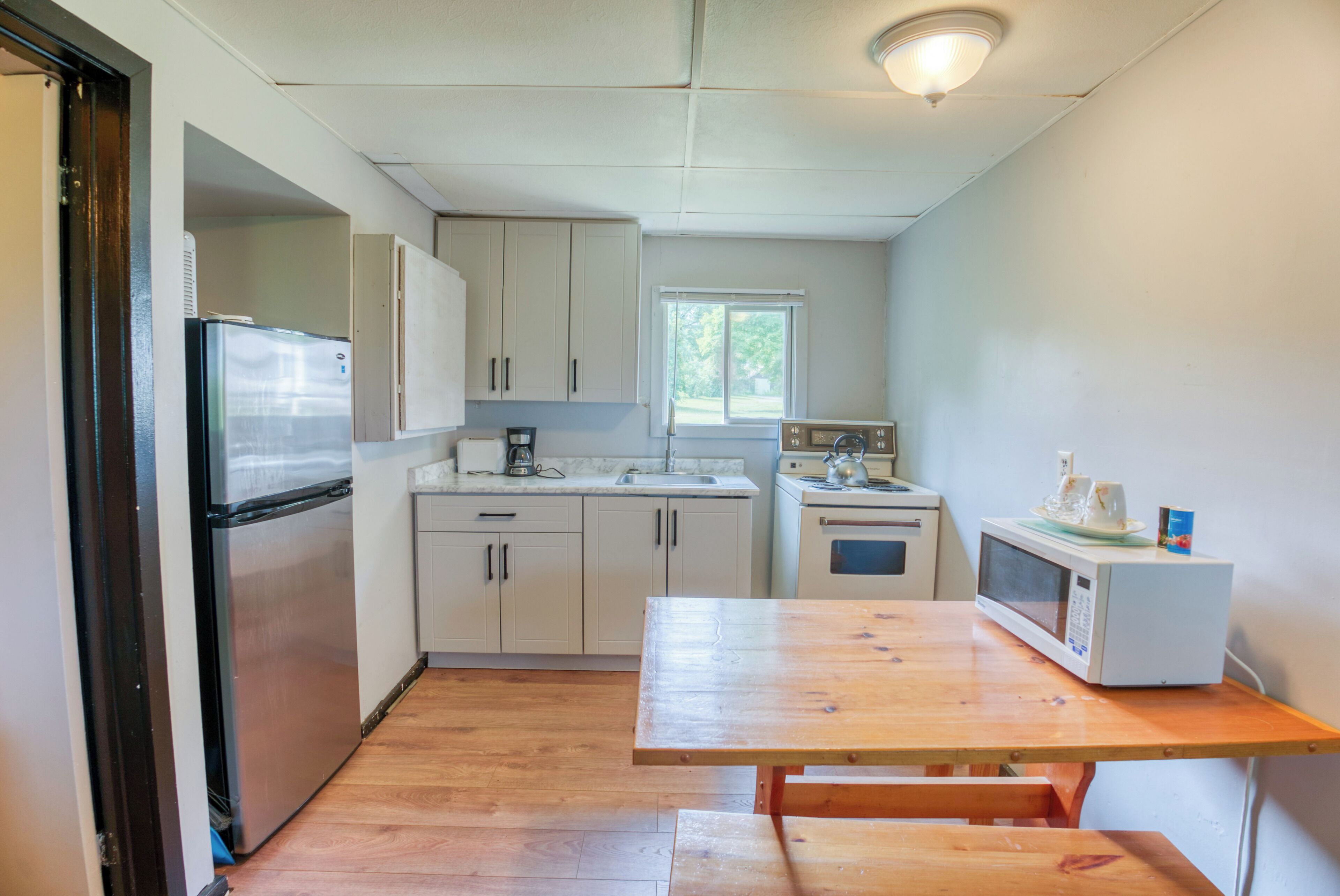 Fridge, oven, stovetop, dishwasher