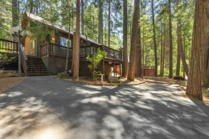 Exterior - Nana’s Cozy Cottage in Long Barn – Gated Mountain Retreat (Mi-Wuk Village)