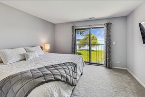 5 bedrooms, desk, iron/ironing board, travel cot