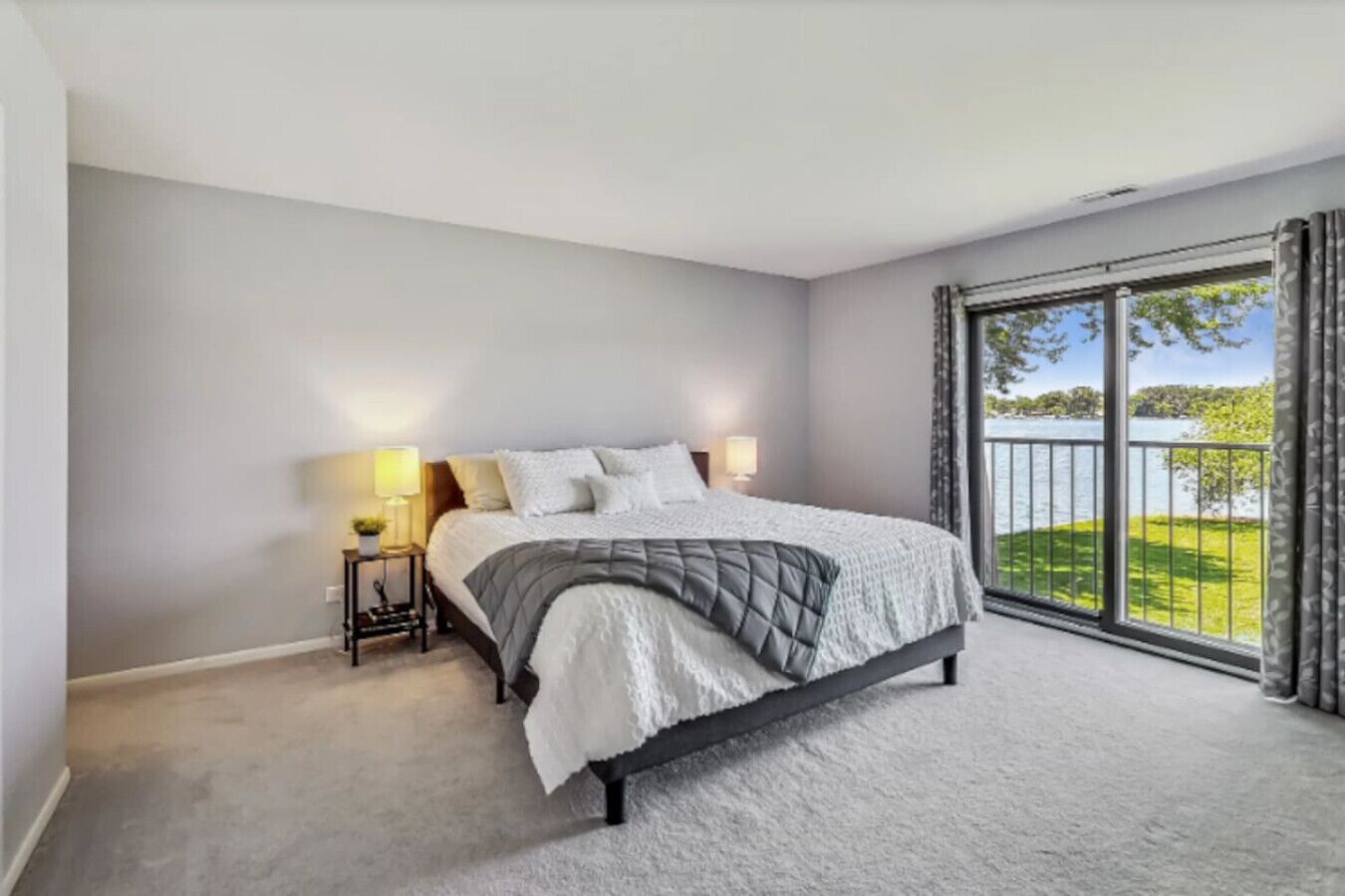 5 bedrooms, desk, iron/ironing board, travel crib