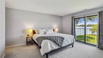 5 bedrooms, desk, iron/ironing board, travel crib