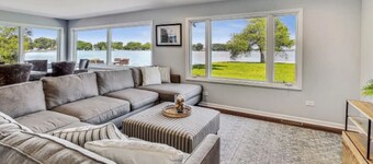 The Executive Bay Estate 30+ Day Lakefront Rental