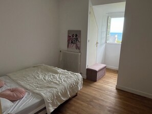 3 多间卧室、熨斗/熨衣板、旅行婴儿床、WiFi