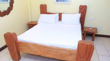 3 habitaciones, tabla de planchar con plancha, wifi y ropa de cama