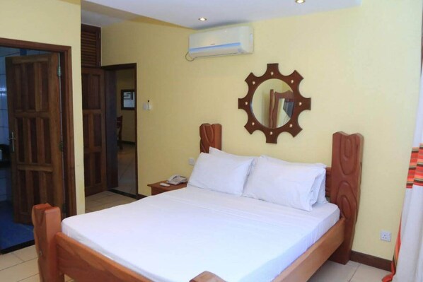 3 chambres, fer et planche à repasser, Wi-Fi, draps fournis