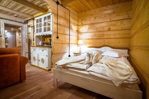 11 bedrooms, iron/ironing board, WiFi