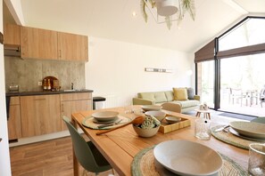 Chalet | Dining - Nice Chalet With Dishwasher, Near the Maasduinen (Belfeld)