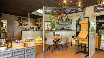 Chalet | Dining