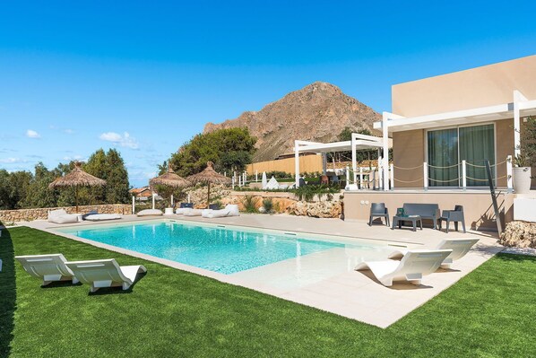 Alberca techada y alberca climatizada