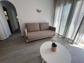 TV - Lovely flat in the centre of Rosas AV-79 (ROSES)