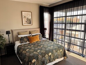 2 slaapkamers, een strijkplank/strijkijzer, gratis wifi, beddengoed