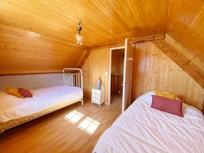 3 bedrooms, iron/ironing board, free WiFi