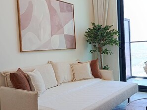 TV - Stylish 1-Bedroom in Binghatti House JVC (Dubai)