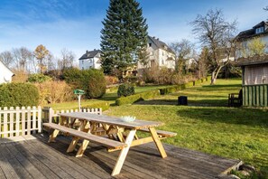 Garden - Spacious Holiday Home Near Winterberg (Winterberg)