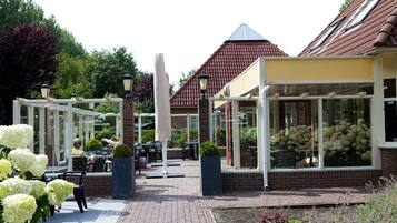 Chalet | Tempat makan outdoor