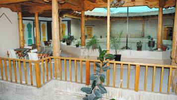 Deluxe-Doppel- oder -Zweibettzimmer, Stadtblick | Blick auf den Innenhof