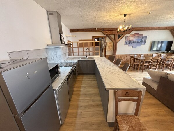 Fridge, microwave, oven, dishwasher